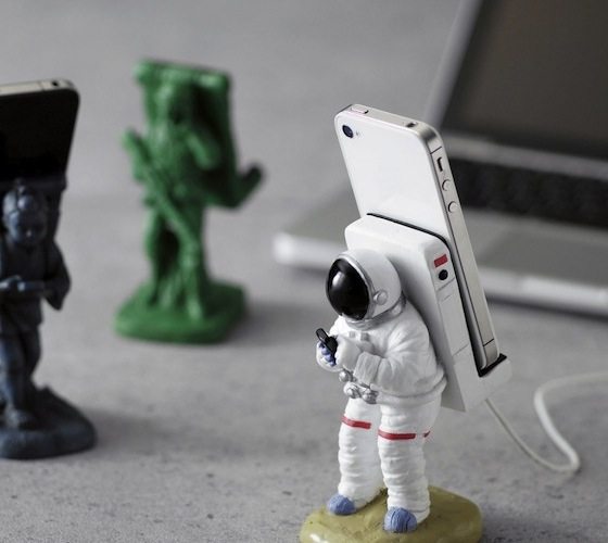 Astronauts-Phone-Stand