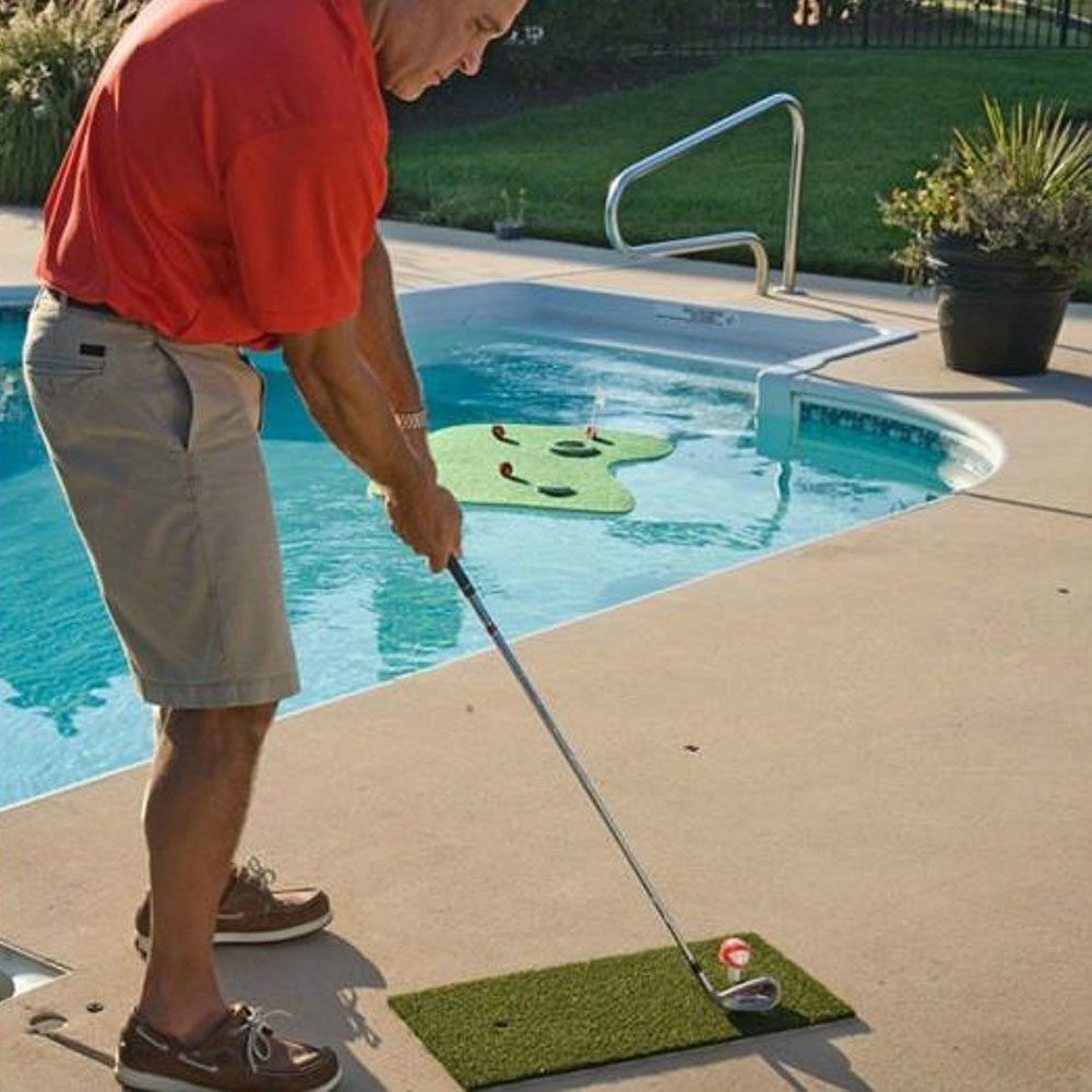 Floating Aqua Golf Chipping Game