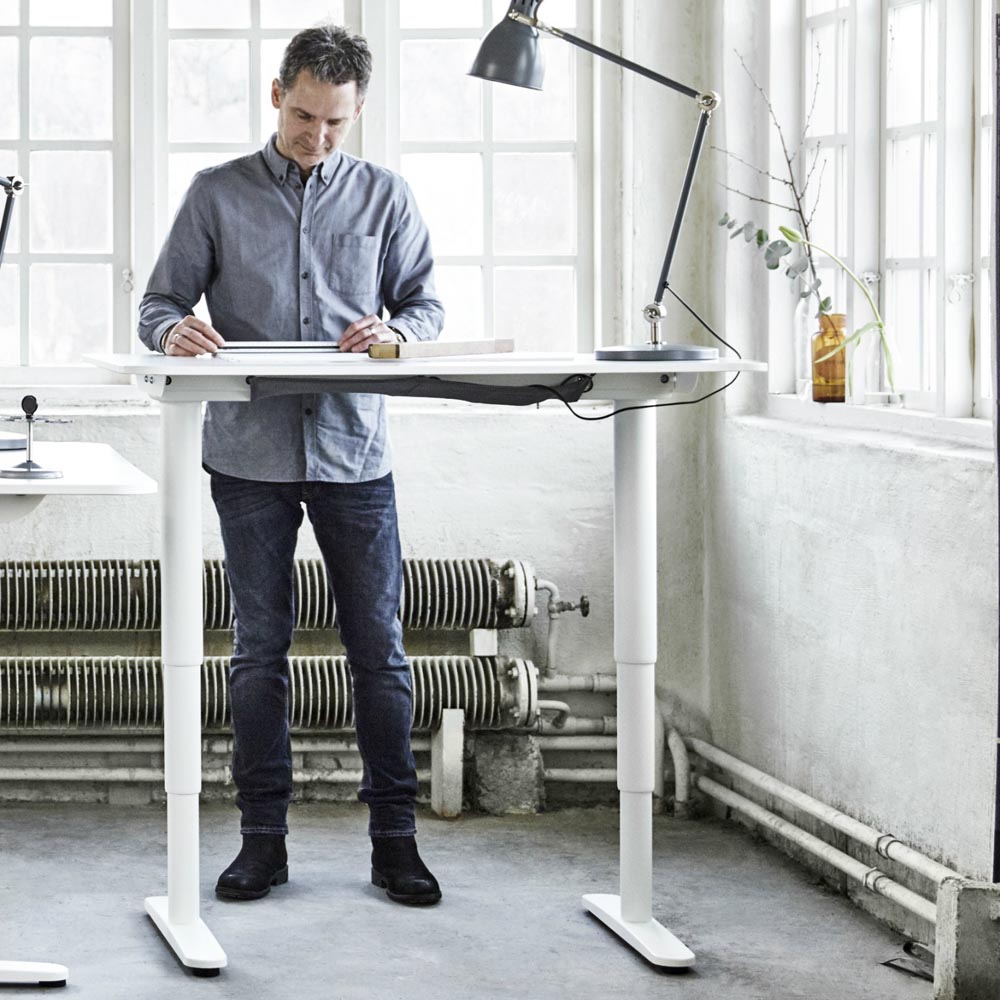 Stand Desk – Affordable Sit to Stand Desk For Urban Professionals