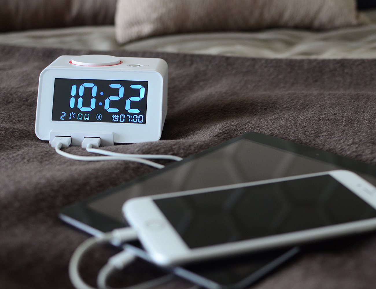 HomTime C1Pro: All-In-One Alarm, Speaker, Charger And More