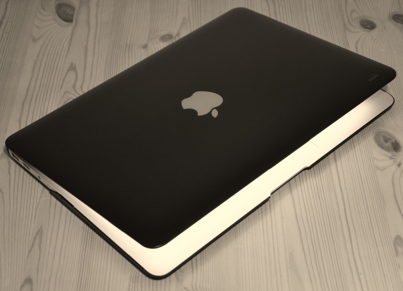 iglaze-cover-for-macbook-pro-gadget-flow