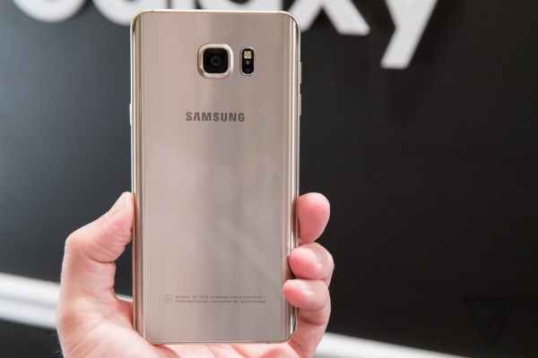 Samsung Galaxy Note 5 Continues the New Tradition