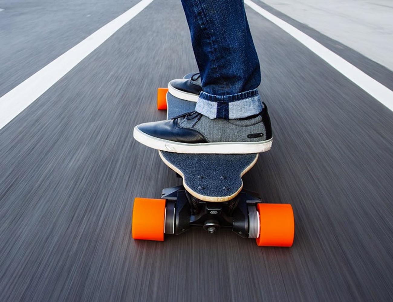 Boosted Dual+ 2000W Electric Skateboard - Advanced Electric Vehicle Technology