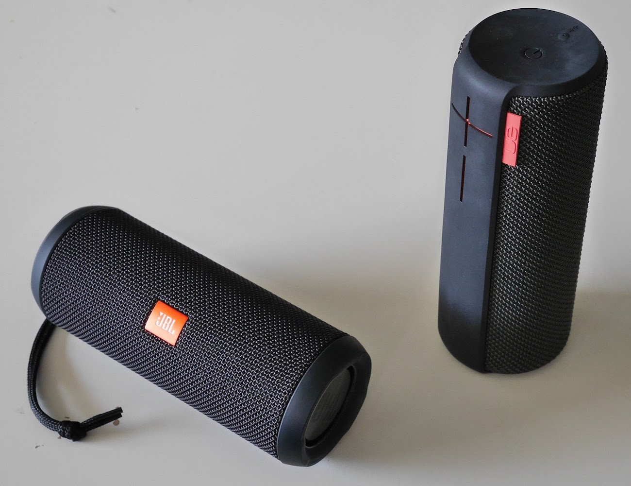 Как подключить две колонки по bluetooth одновременно jbl к айфону