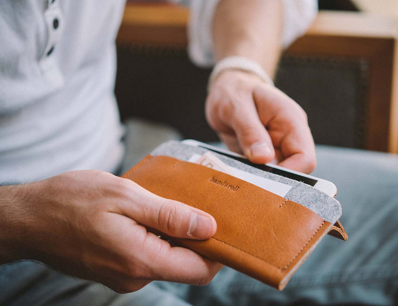 iPhone Wallet by band&roll – Full Leather Design With a Middle Wool Felt Layer