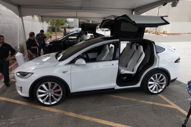 tesla-model-x-launch-022-2040.0