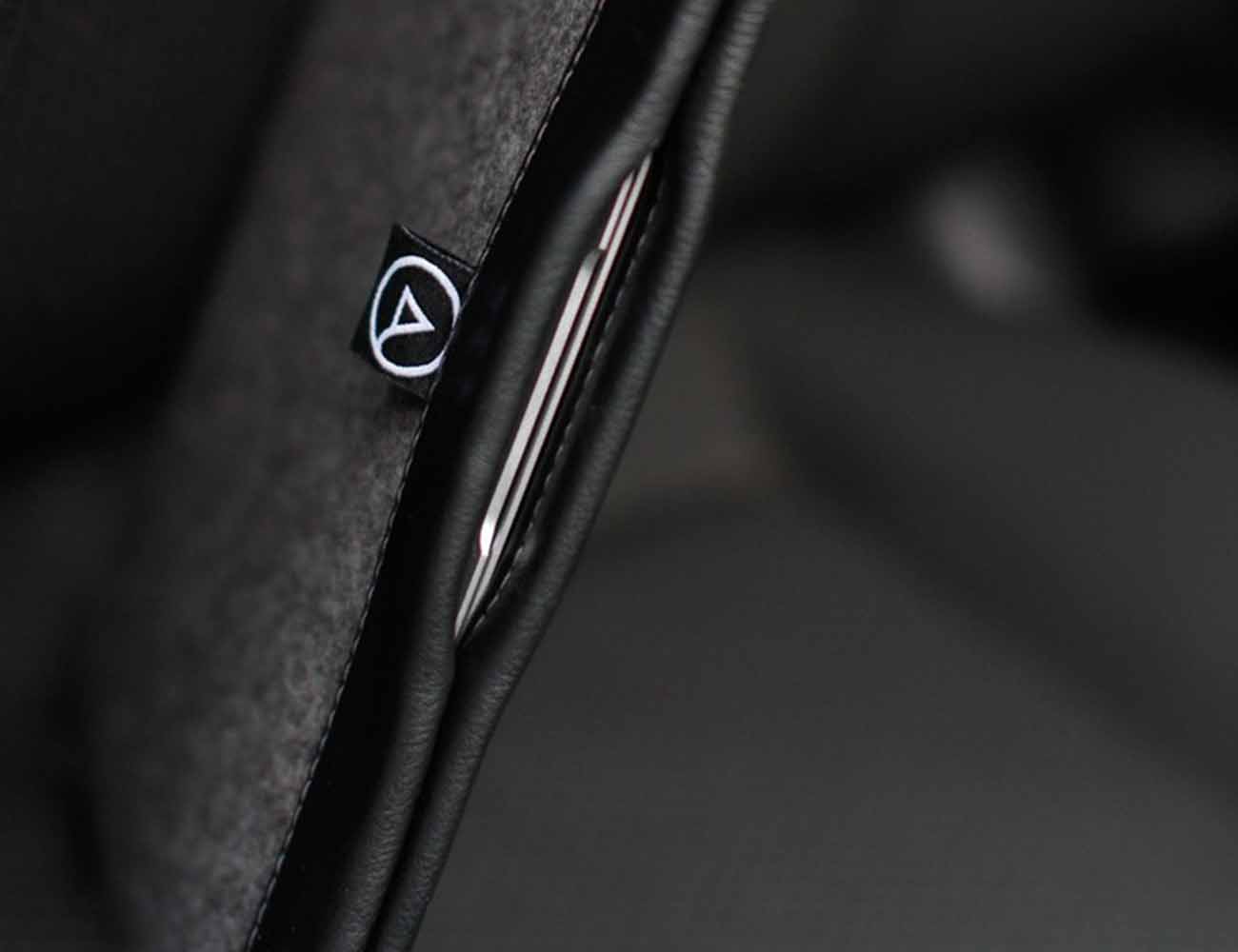 Flow Magnetic MacBook Sleeve by Aecraft