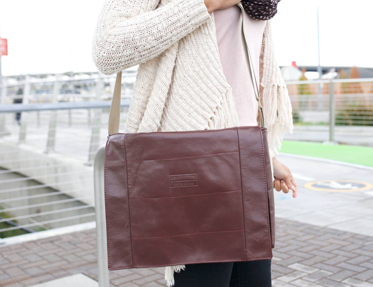 CarryOn Messenger Bag by LOOPTWORKS » Gadget Flow