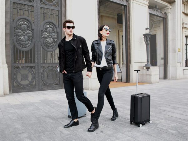 Auto-Follow Suitcase Makes Your Travel Easier – COWAROBOT R1