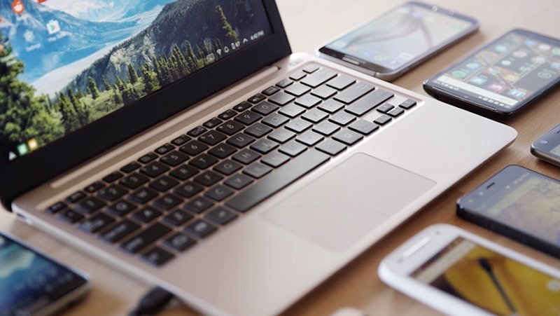 Superbook Is a Plugin Laptop for Your Smartphone