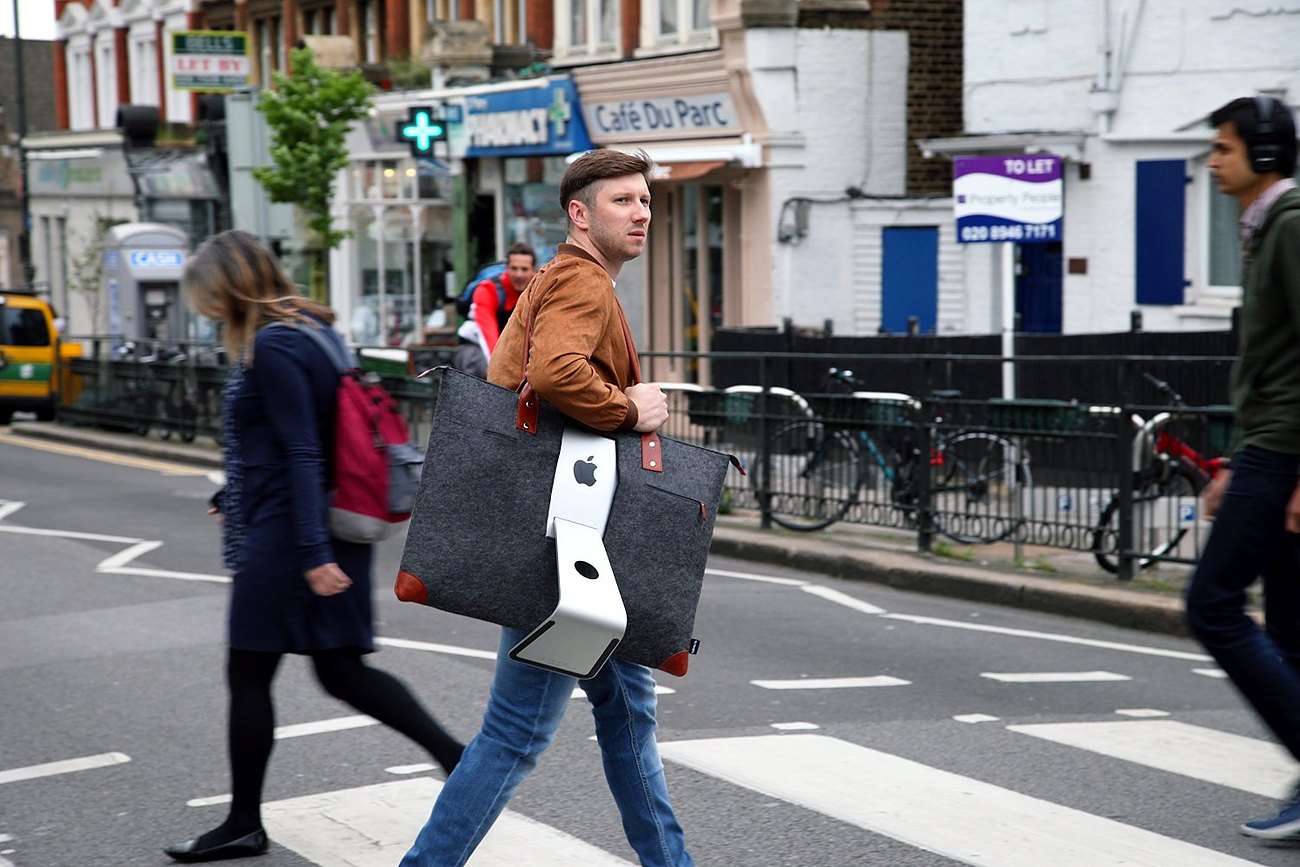 Lavolta Carrying Case iMac Bag makes toting around your computer simple