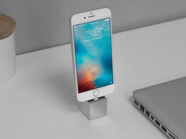 Q Minimalist iPhone Dock
