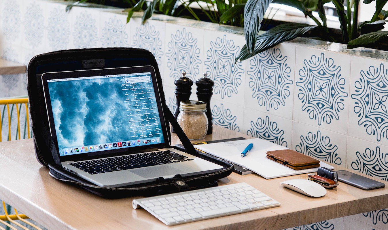 MOBICASE Lightweight Laptop Stand Bag » Gadget Flow