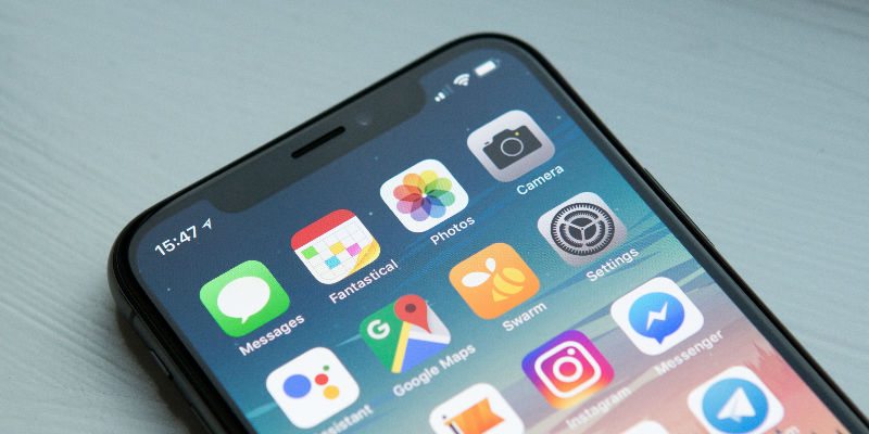 iPhone X tips: Maximize battery life with 'dark mode' inverted colors and  grayscale