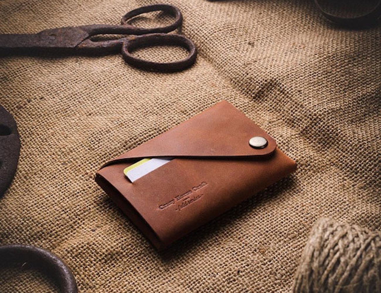 Crazy Horse Craft Foldable Leather Wallet uses vegetable-tanned leather in a minimal shape
