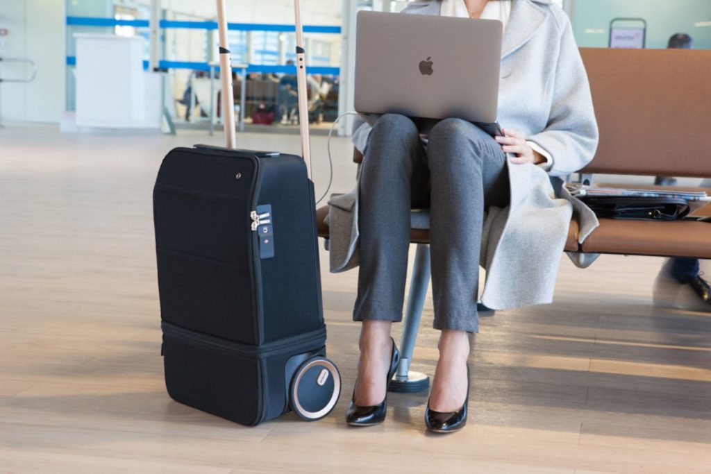 6 Modern suitcases for frequent travelers (summer travel gadgets 2019)