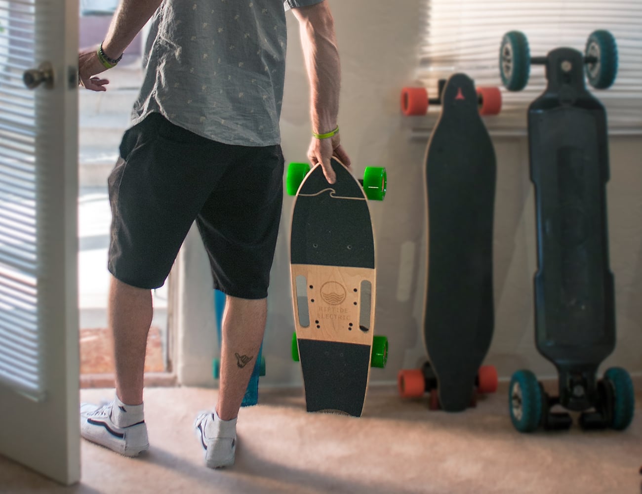 Riptide R1 Compact Electric Skateboard