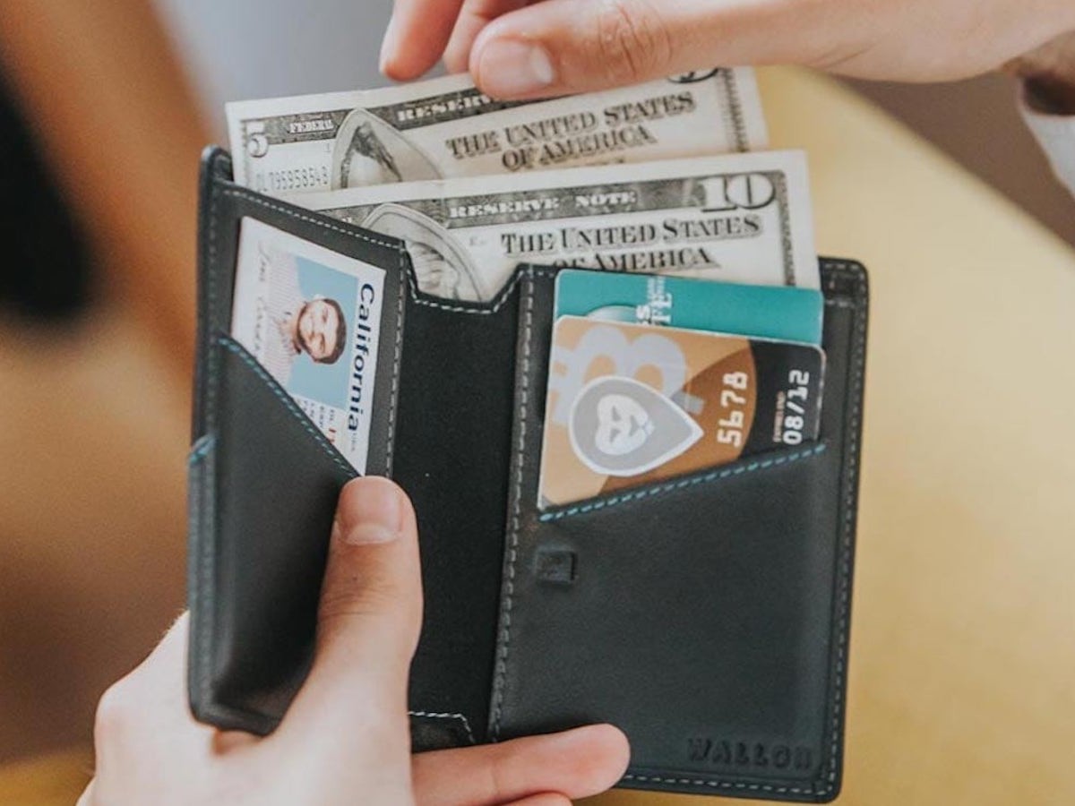 These Global GPS Smart Wallets Ensure You Don't Lose Cash