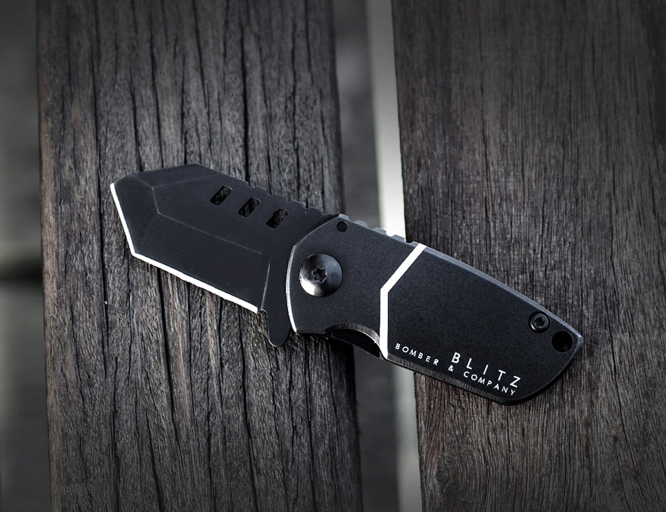 BLITZ TANTO Mini Tactical Pocket Knife is loaded with convenience