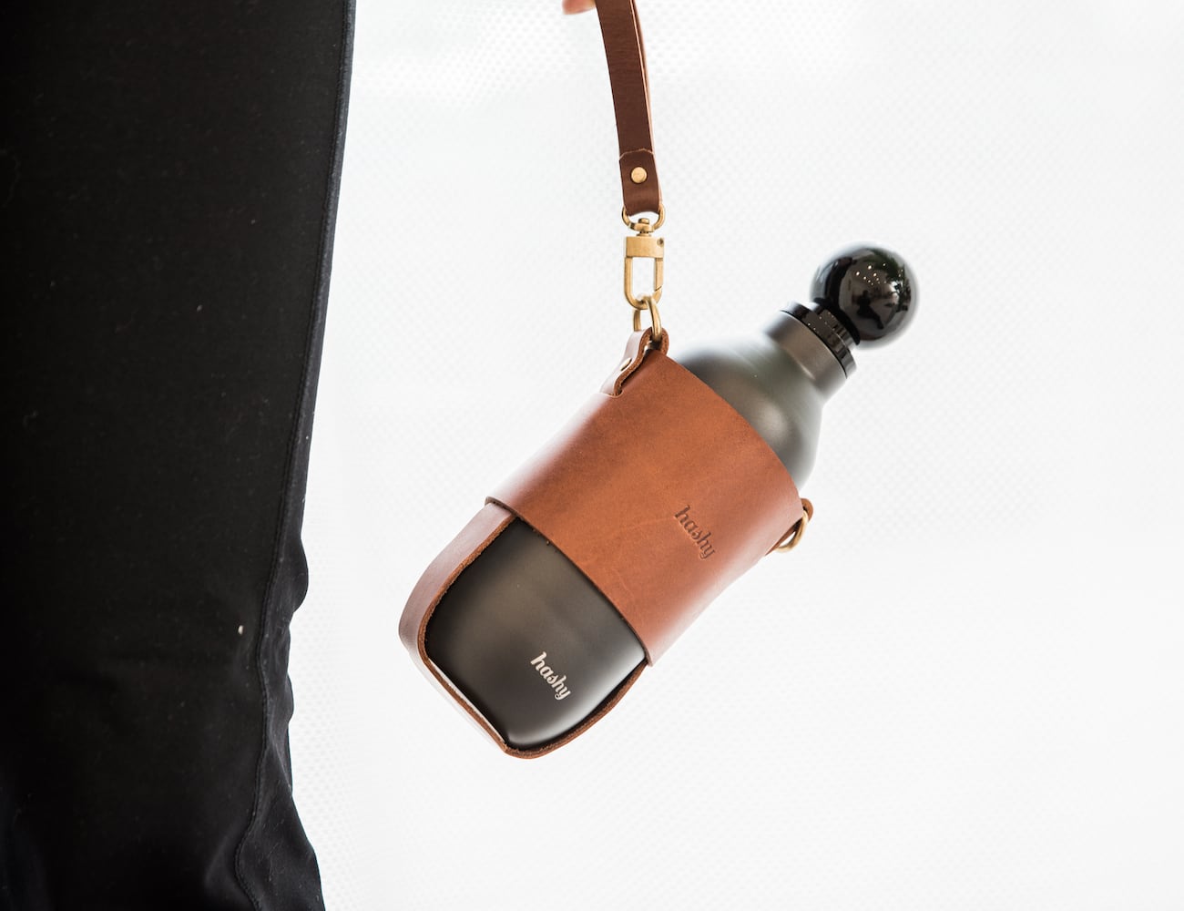 Hashy is a fashionable water bottle that maintains temperature