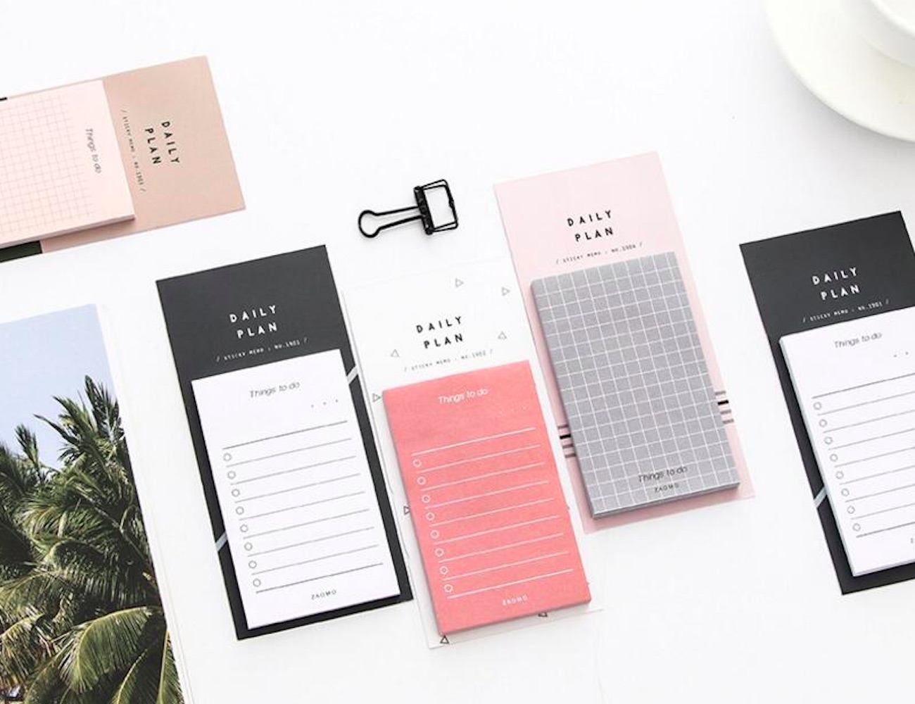 Modern To-Do List Sticky Note Pad gives some life to your daily grind