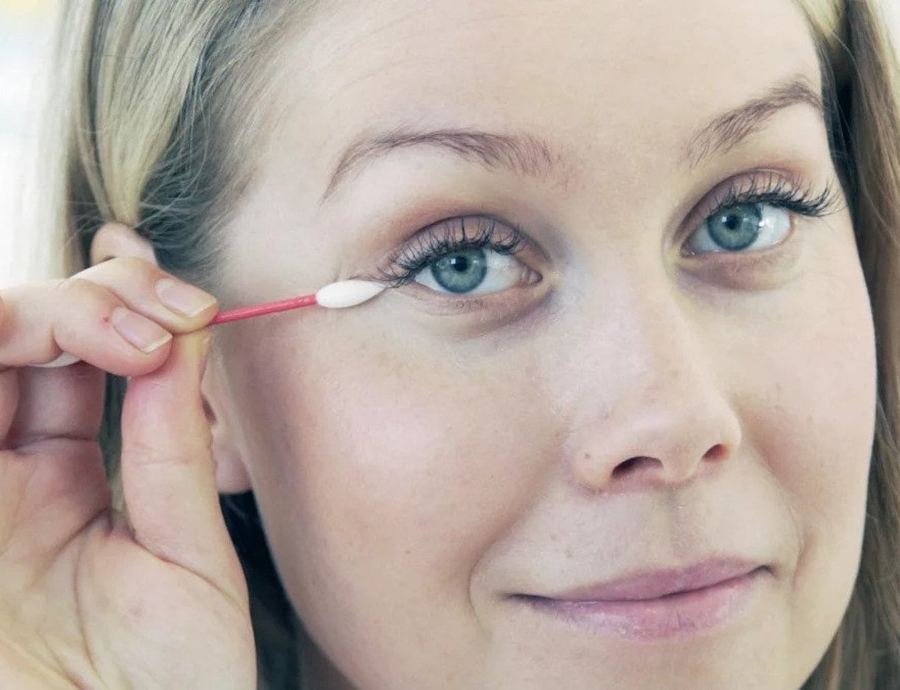 This cotton swab is reusable to help save the environment