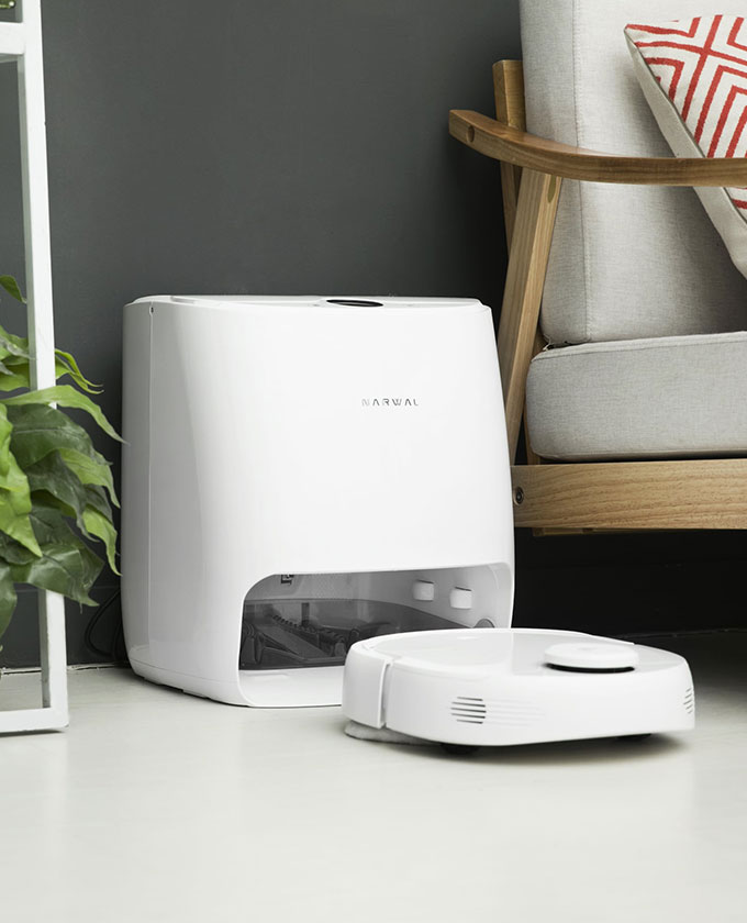 This robotic mop and vacuum actually cleans itself