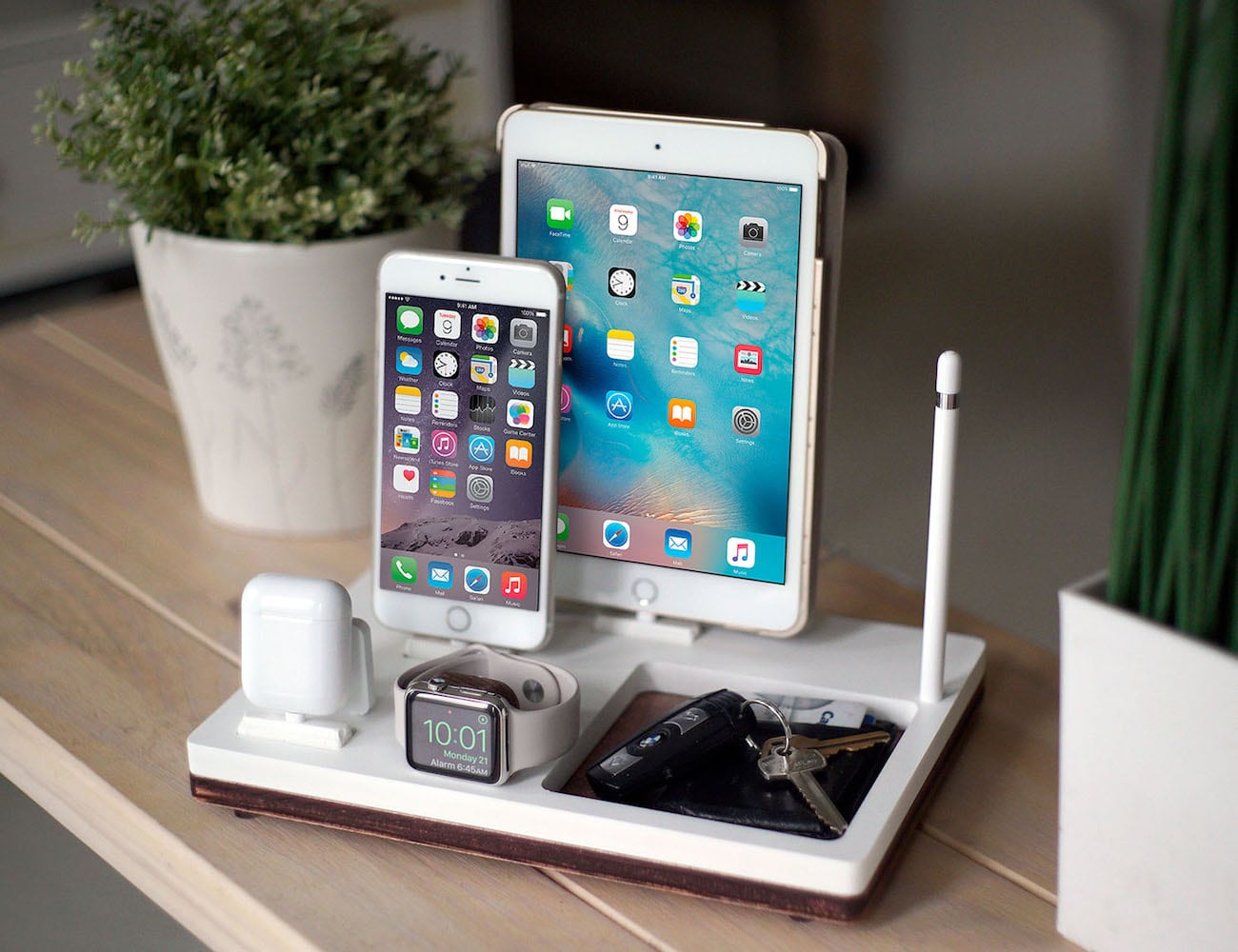 NytStnd Multi-Device Charging Station organizes all your devices