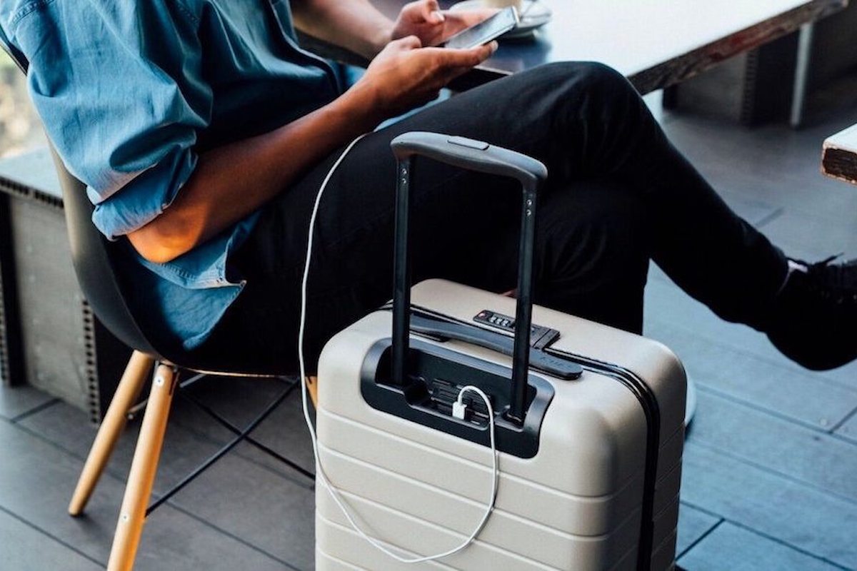 Smart store bag suitcase