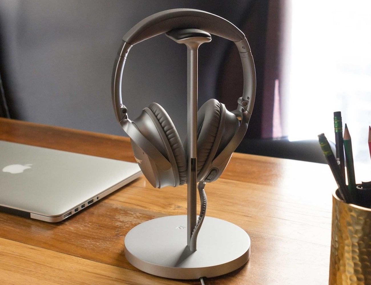 Twelve South Fermata Wireless Headphone Charging Stand saves you an extra USB port