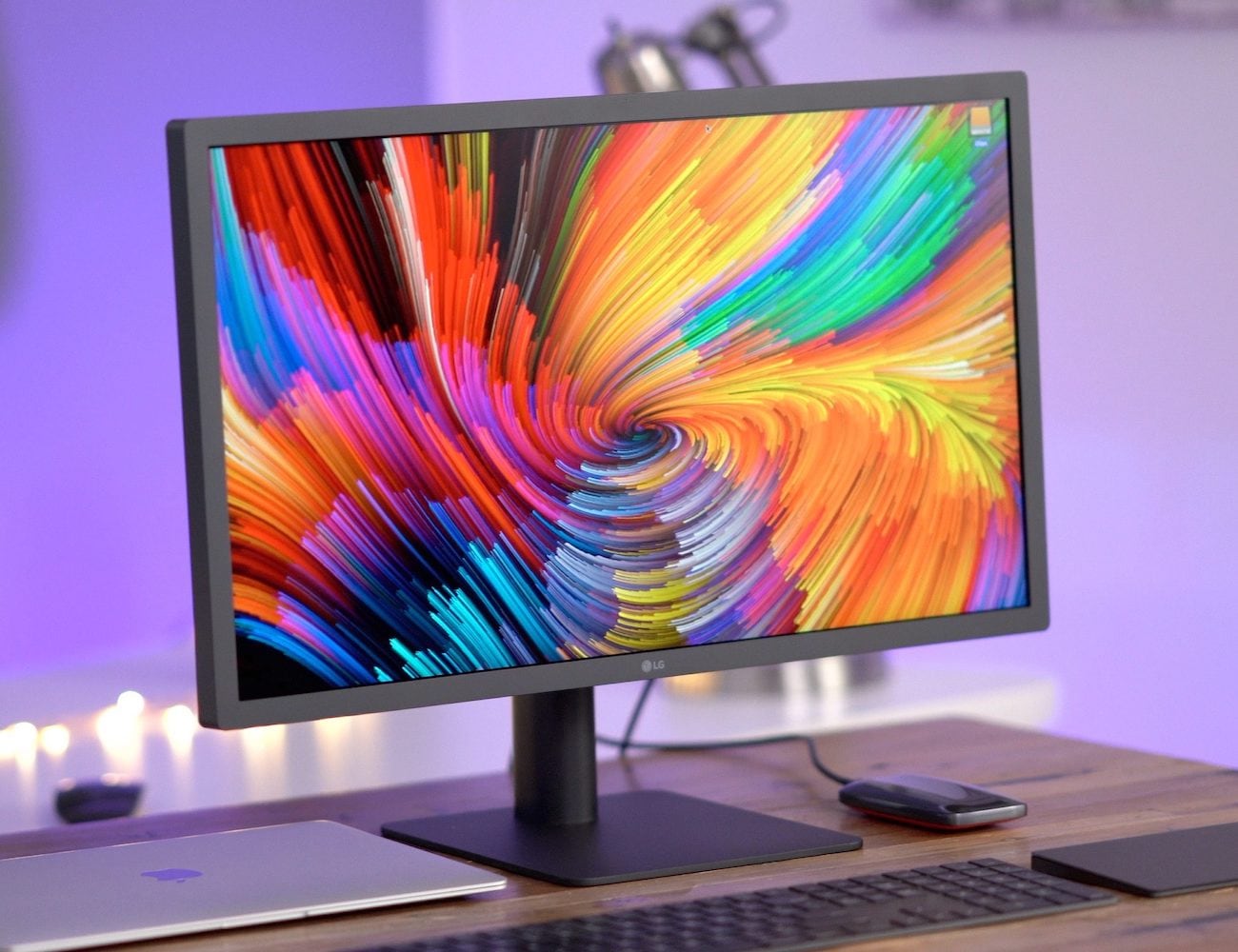 LG UltraFine 4K Display High-Performance Computer Monitor ensures you see every minute detail