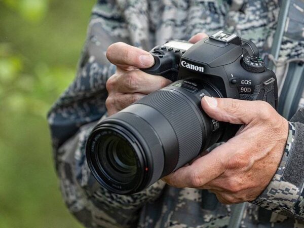 Canon EOS 90D DSLR Camera shoots continuously at 10 fps