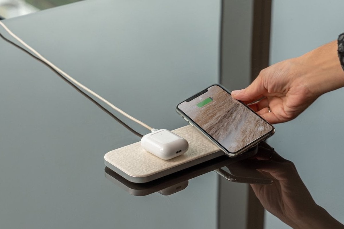 Courant CATCH:2 Multi-Device Wireless Charger powers up two smartphones at once