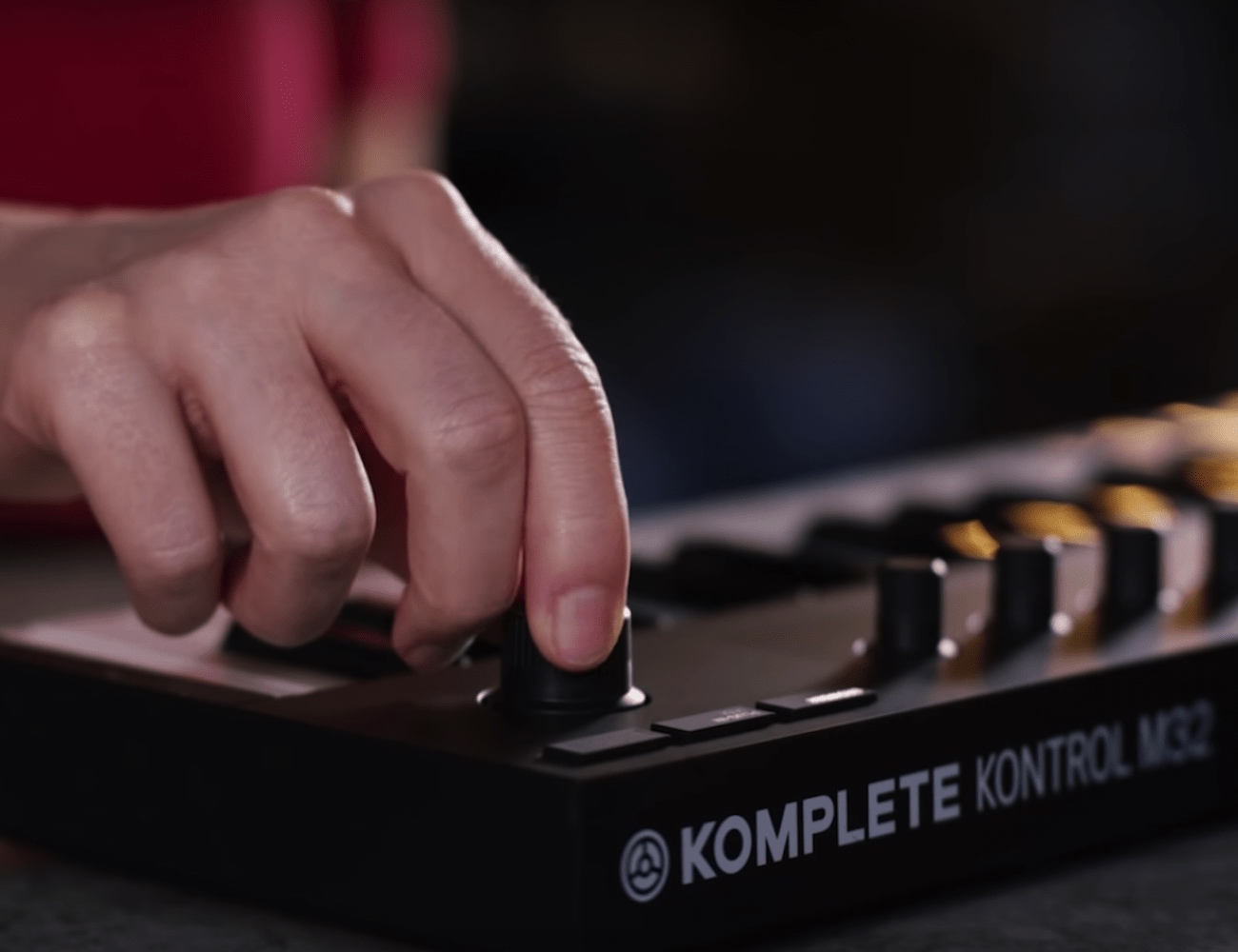 KOMPLETE KONTROL M32 Micro Keyboard Controller