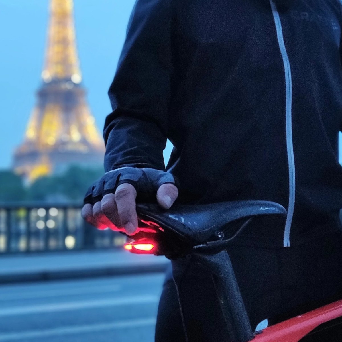 LUCIA Intelligent Bike Tail Light automatically adjusts to your surroundings