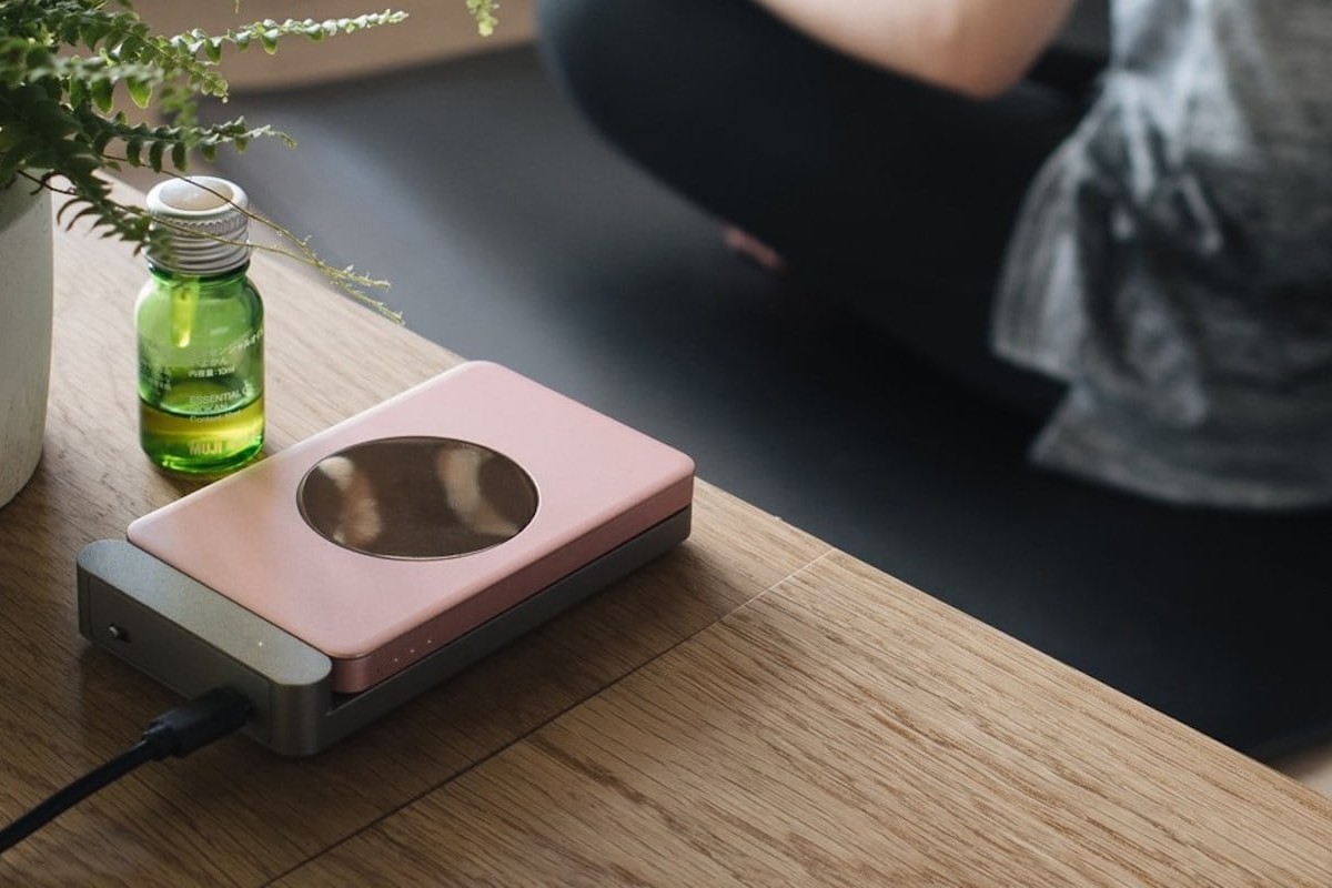 ZENLET Coil Wireless Charging Diffuser combines a power bank with aromatherapy