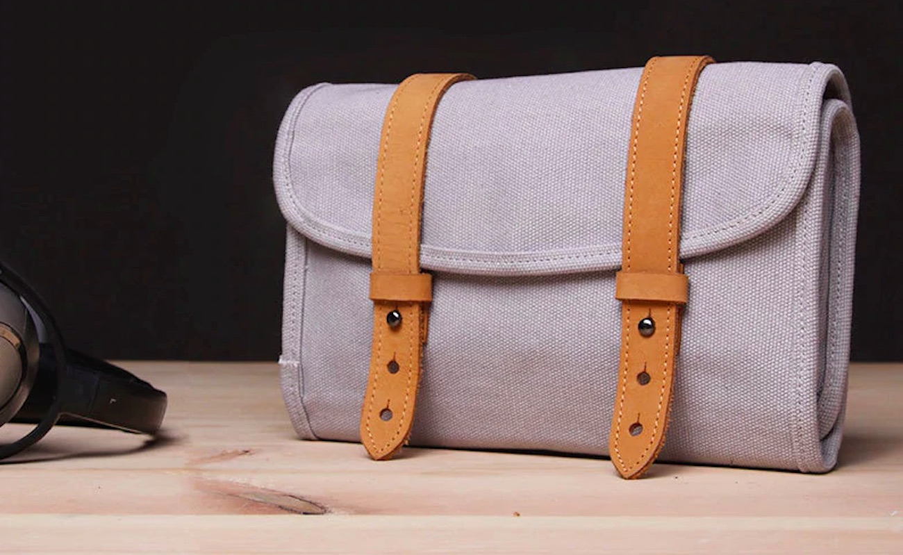 dpark Small Oxford Organizing Travel Pouch has a spot and slot for everything