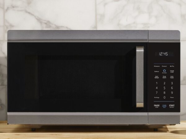 Amazon Alexa Smart Oven manages the cooking for you