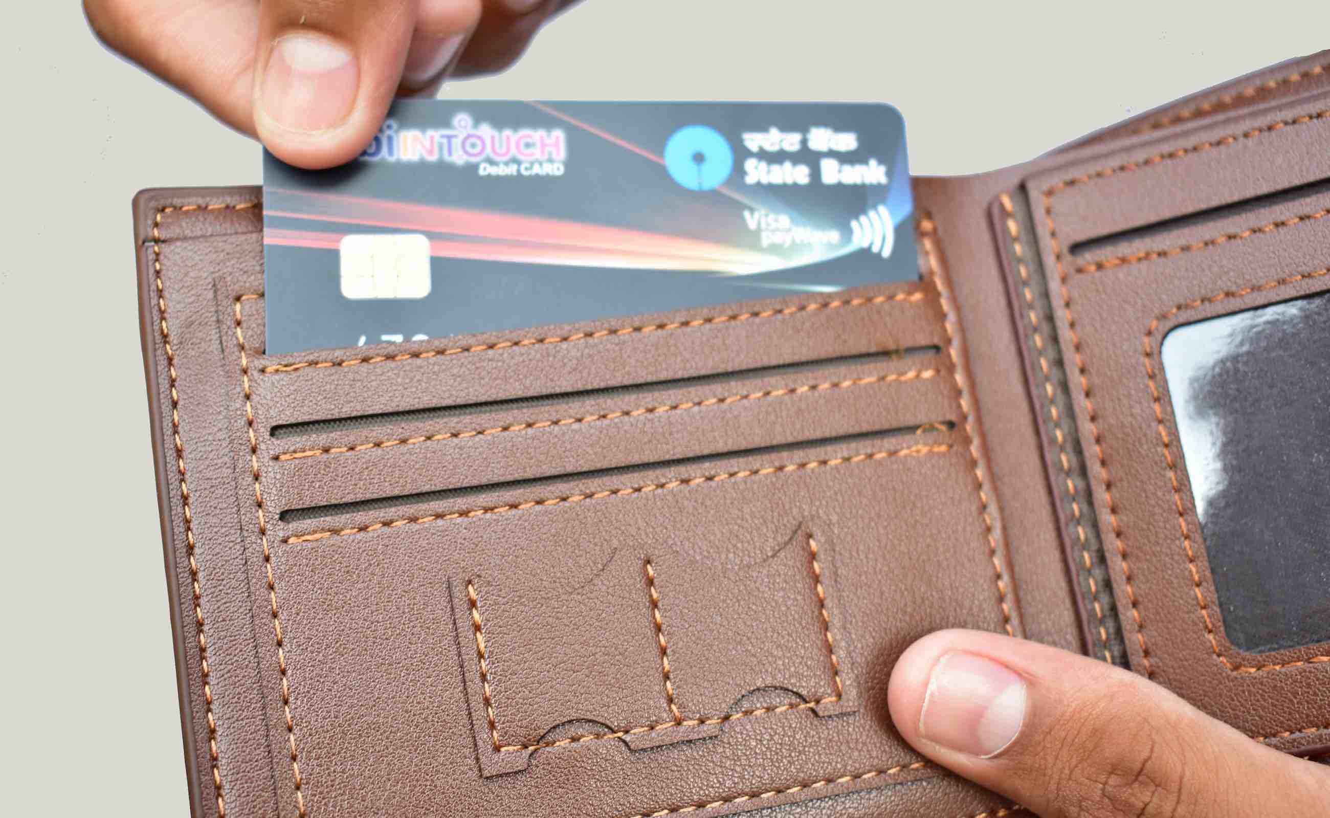 HW Lewz RFID-Blocking Leather Wallet