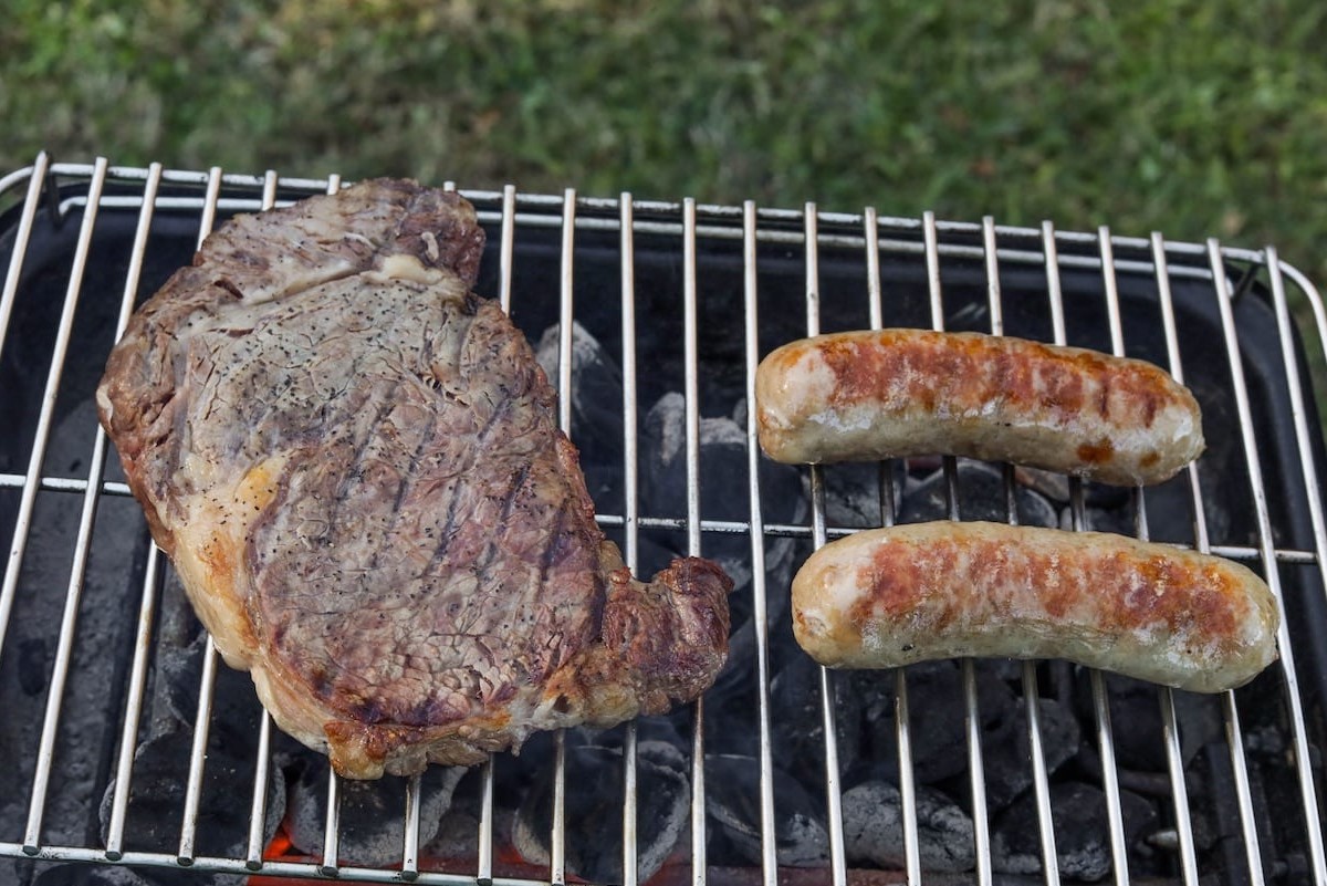 Quick Start Grill automatically lighting charcoal BBQ ignites without