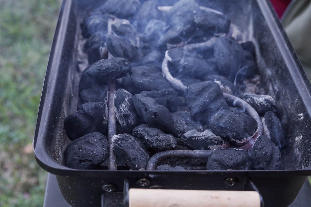 Quick Start Grill automatically lighting charcoal BBQ ignites without