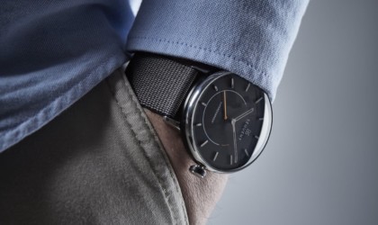 SuperCharger² is a smartwatch that looks like a traditional watch