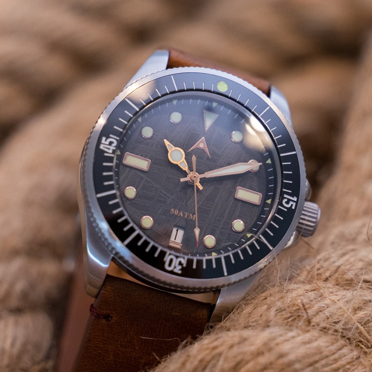 Sea Hunt 500m Retro-Inspired Dive Watch is both traditional and modern