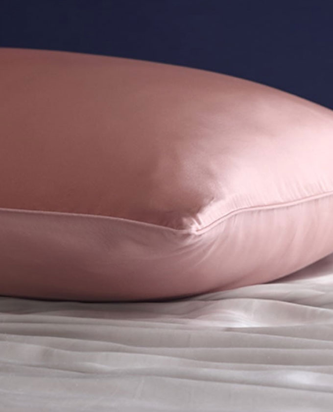 This Hypoallergenic Pillowcase Helps You Sleep Well