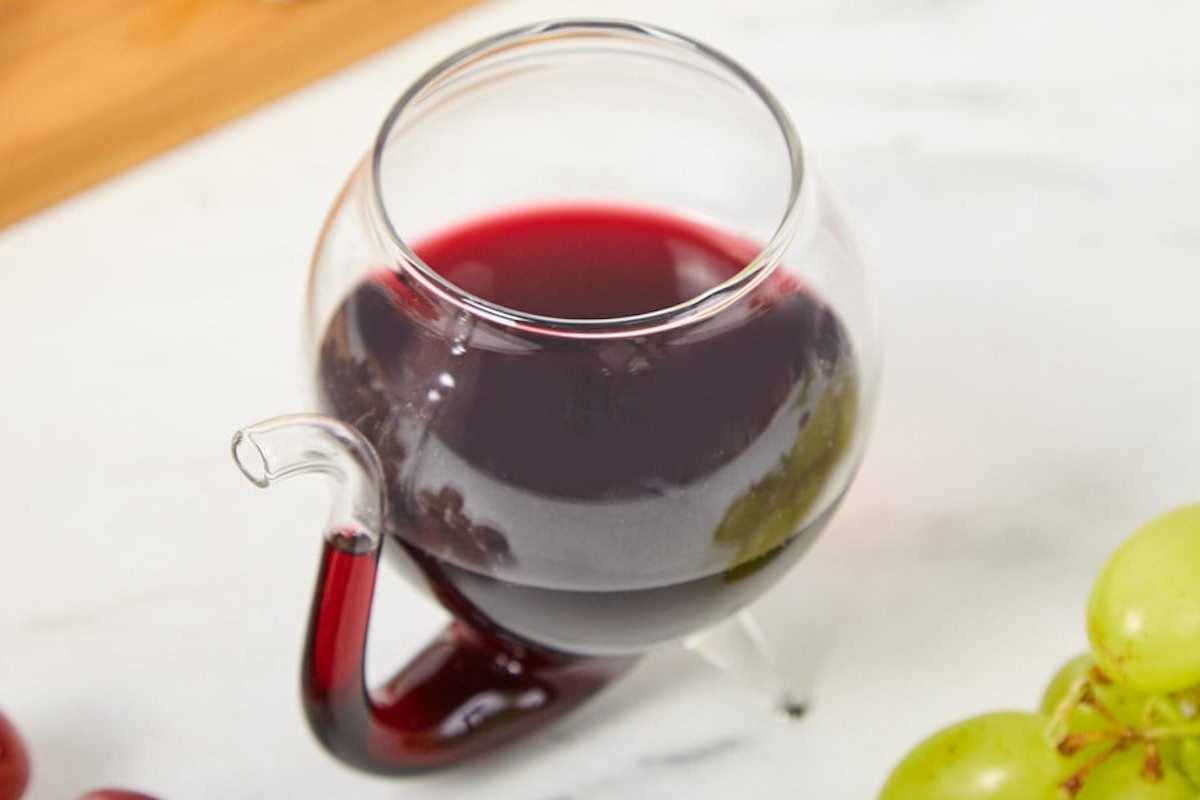 Wino Sippo Stable Wine Glasses make decanting and drinking your wine a breeze