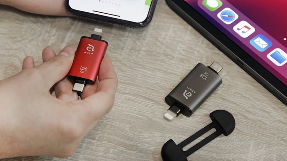 This innovative Lighting flash drive backs up your smartphone