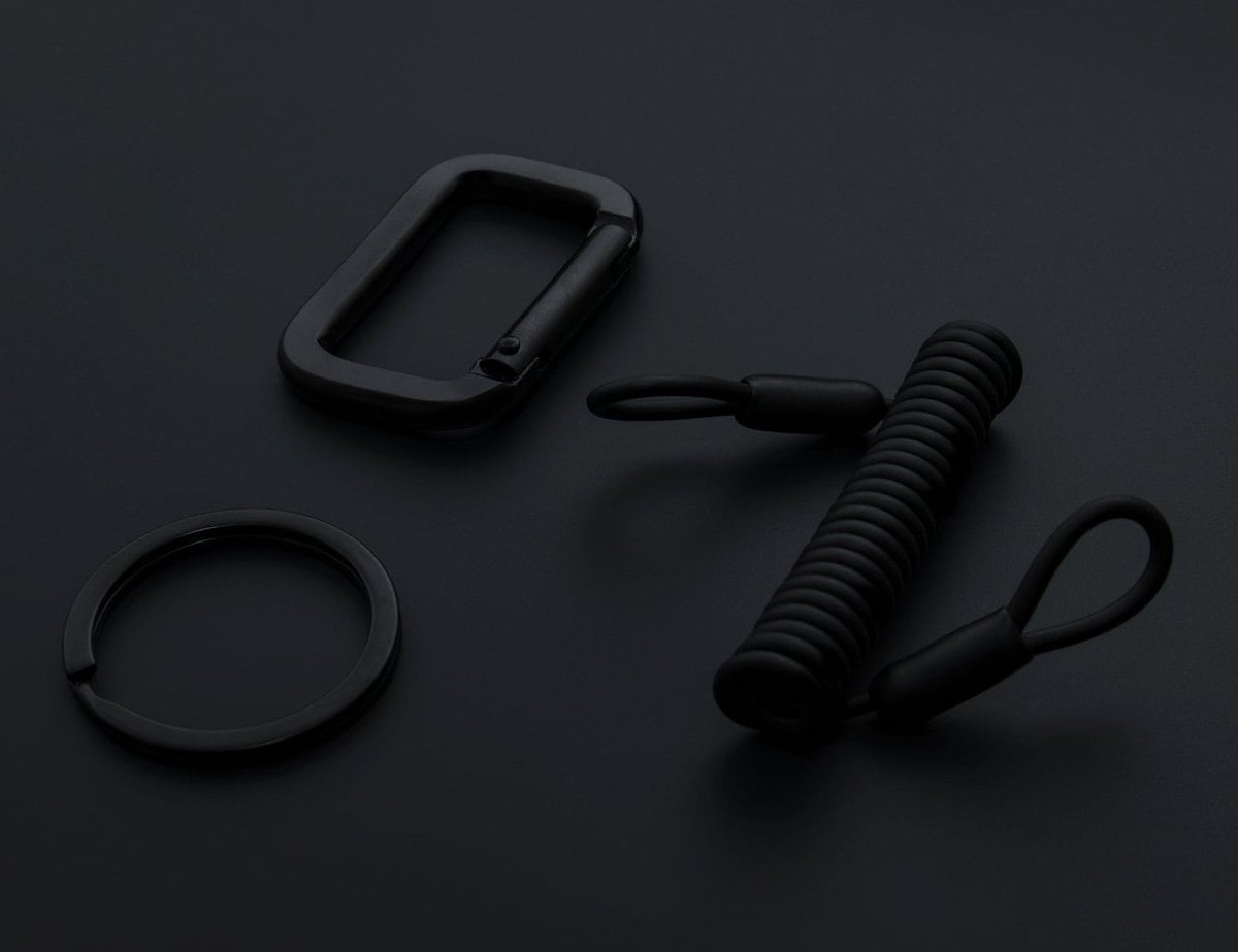 AOKU K3 Wire Coil Lanyard keeps your essentials close to you