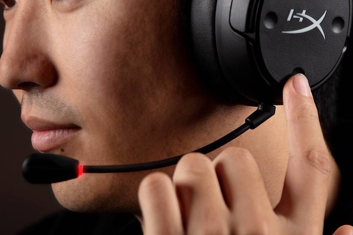 This Qi Gaming Headset Has a 30Hour Battery Life
