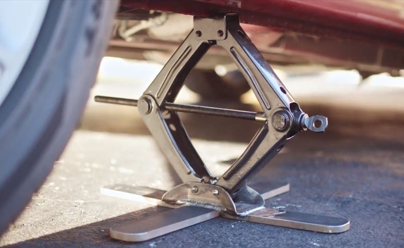 This Safe Car Jack Is a Better Way to Change Your Tire