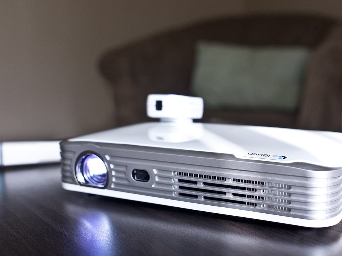This Whiteboard Projector Comes with an Interactive Stylus